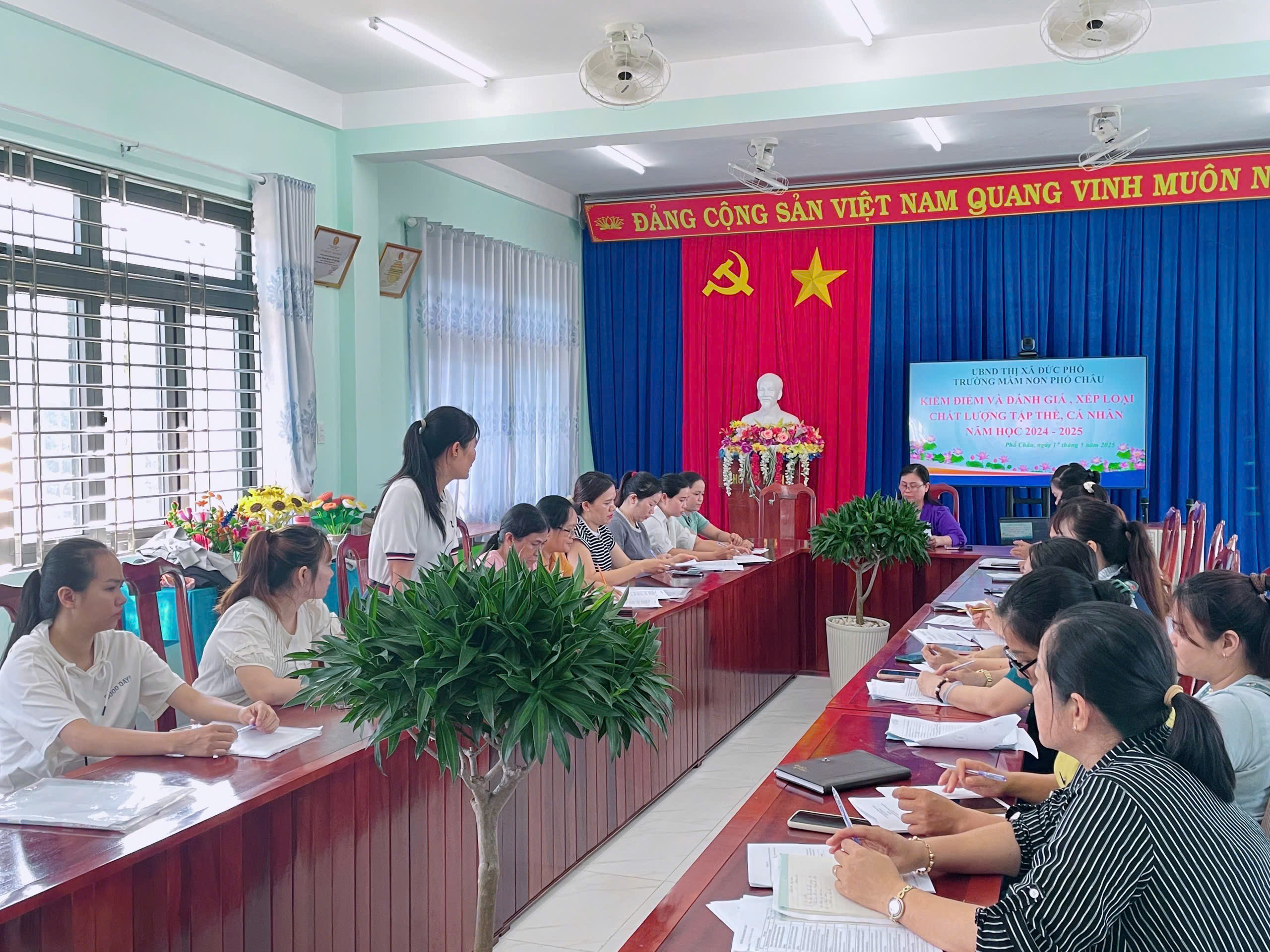 Trường MN Phổ Châu tổ chức kiểm điểm và đánh giá, xếp loại chất lượng tập thể, cá nhân năm học 2024- 2025